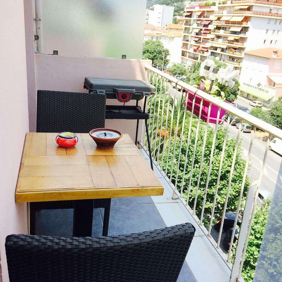 Chambre Dans Guest House Borrigo Menton Dış mekan fotoğraf