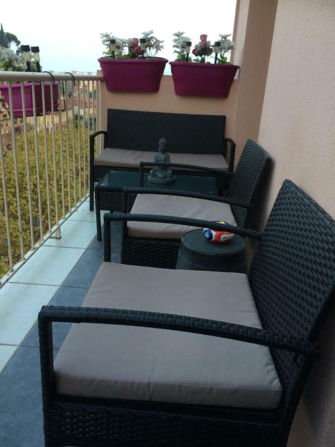 Chambre Dans Guest House Borrigo Menton Dış mekan fotoğraf